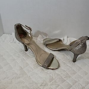 Bandolino Women's Ankle Strap Silver Glitter Sandals Size 7M